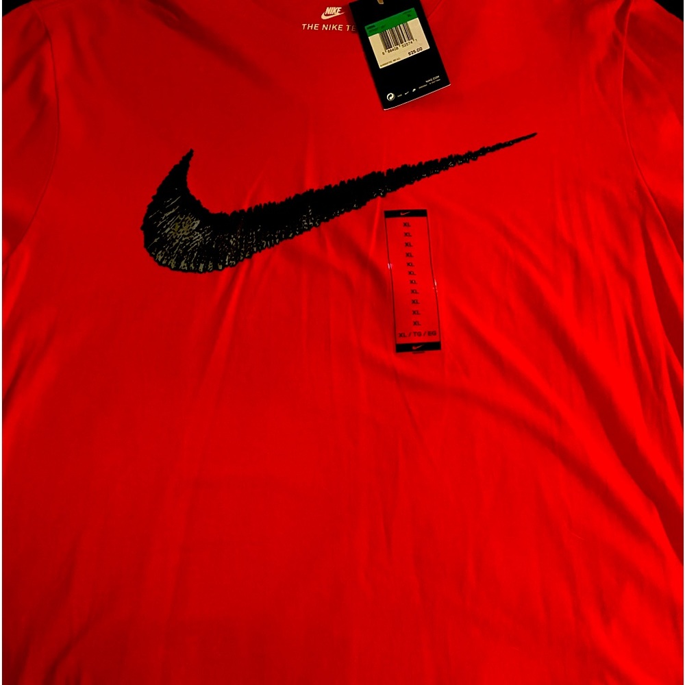 MEN NWT NIKE TSHIRT size XL